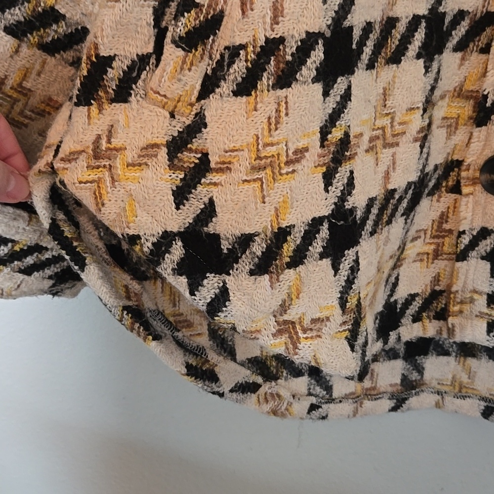 Listicle | Mixed Print Shacket Size Small - Picture 7 of 9